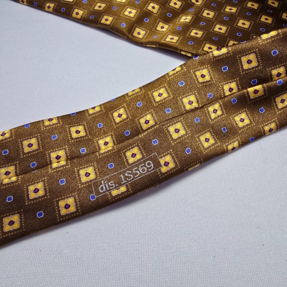 Exquisite BRIONI Mens Silk Necktie: A Timeless Geometric Foulard in Brown, Gold - Picture 9 of 13